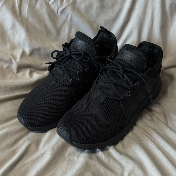 Black ADIDAS Tennis Shoes - Picture 1 of 3